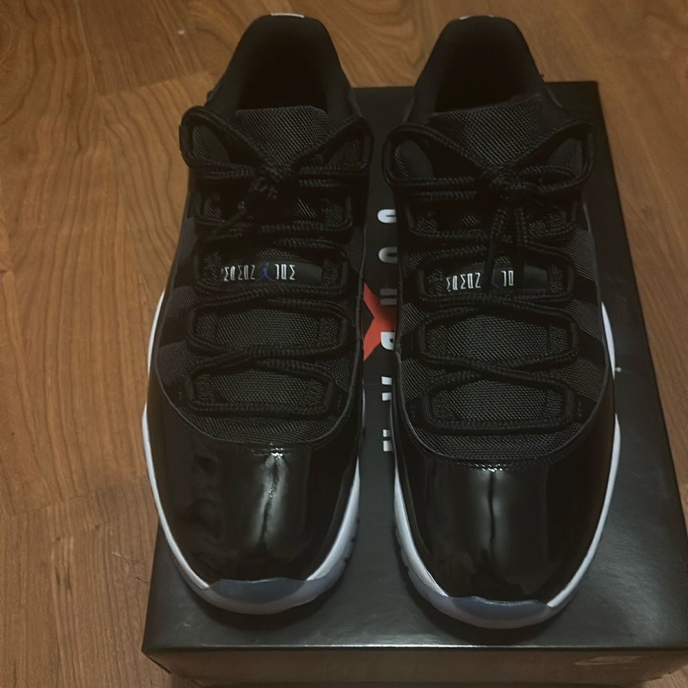 Jordan 11 low space jam